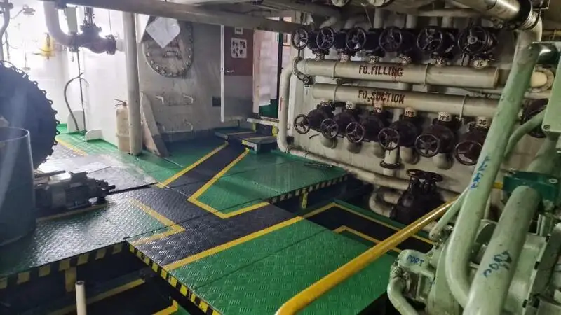 Navio de abastecimento à venda