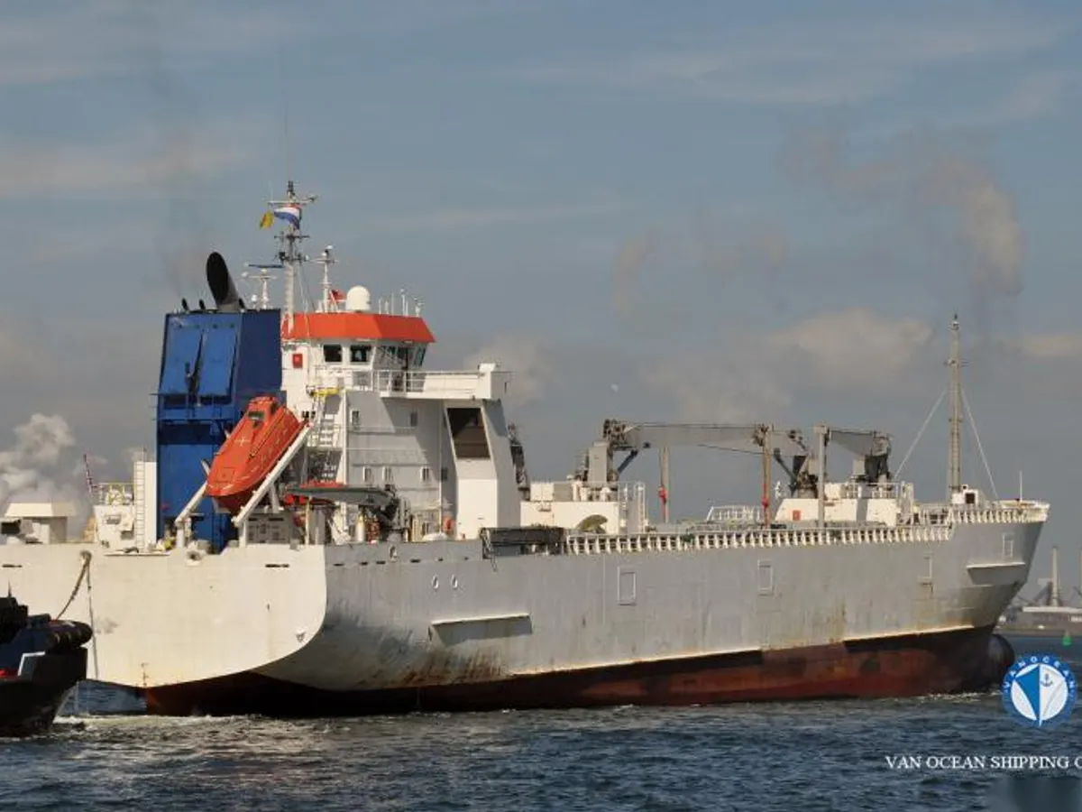 Navio frigorífico à venda