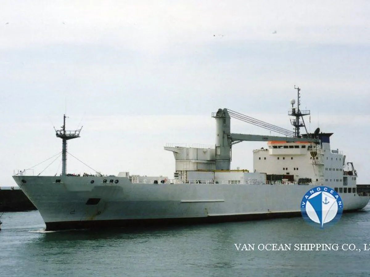 Navio frigorífico à venda