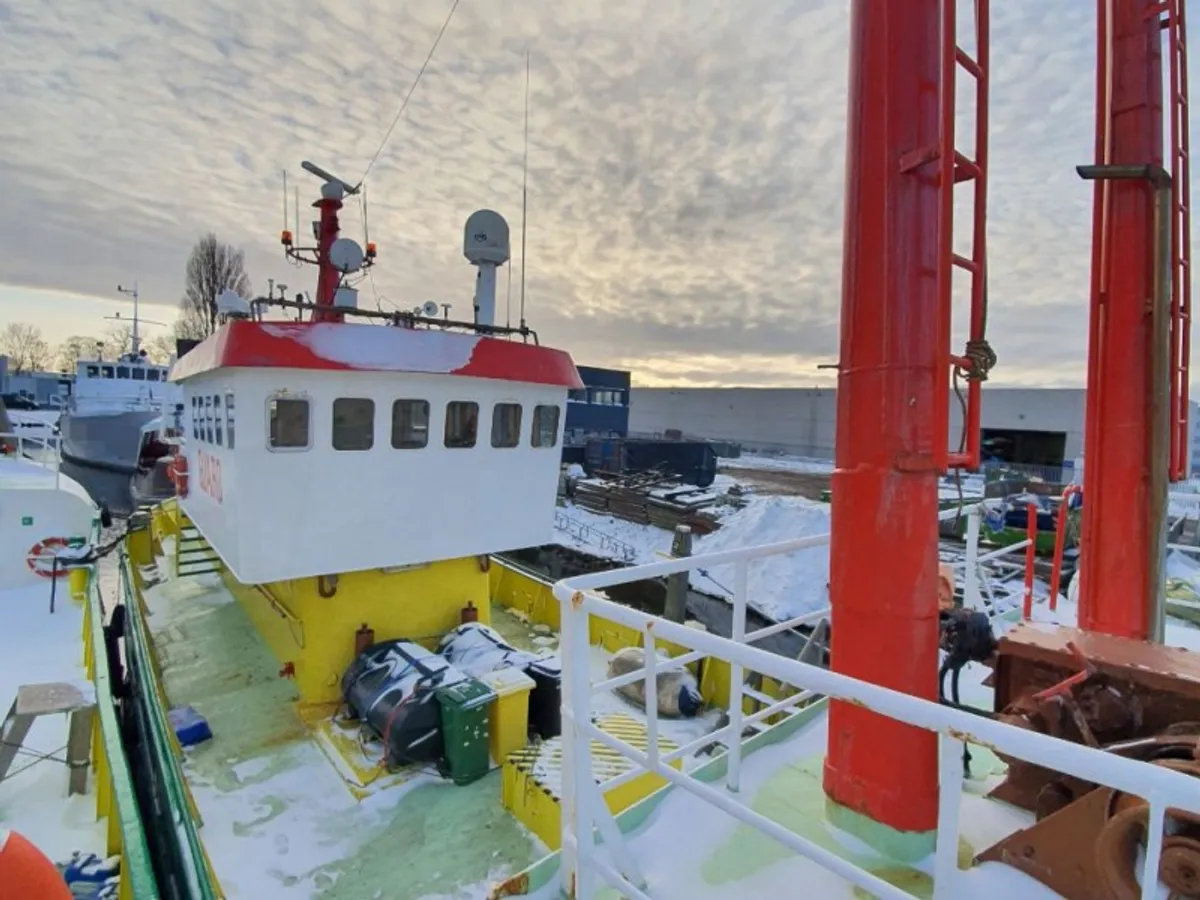 Navio de abastecimento à venda