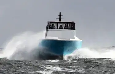 Barco de tripulação à venda
