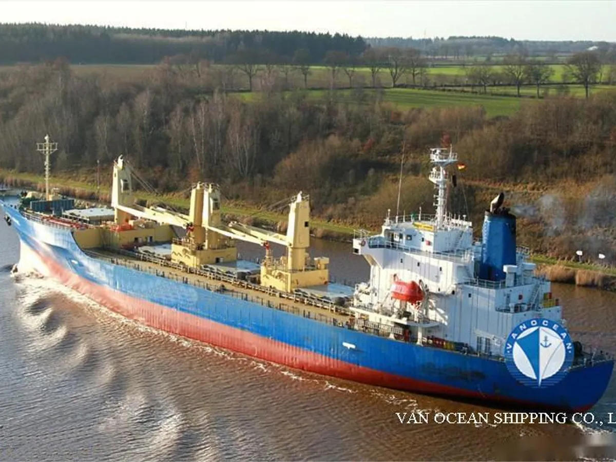 Navio frigorífico à venda