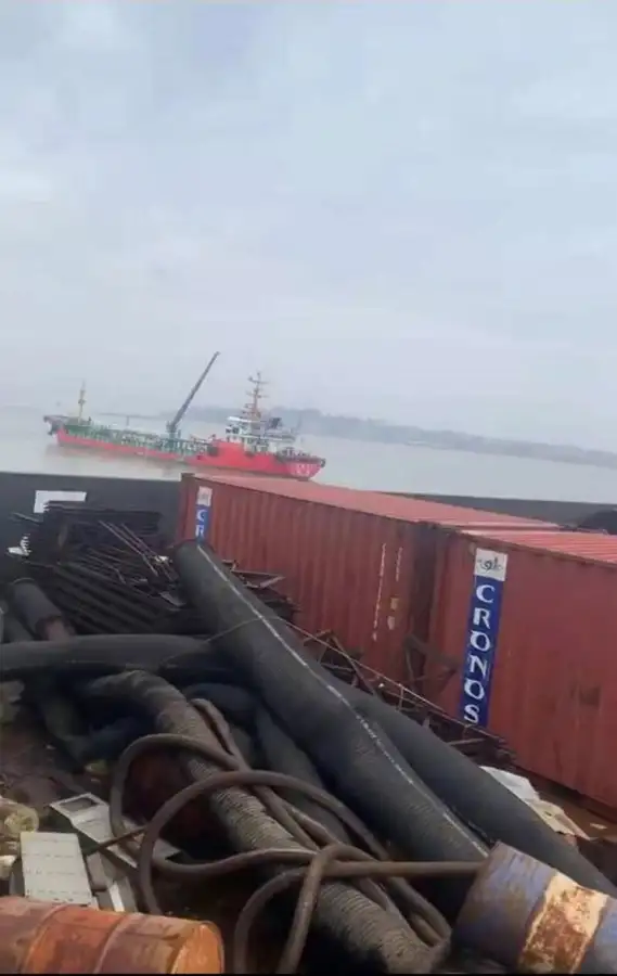 Barcaça à venda