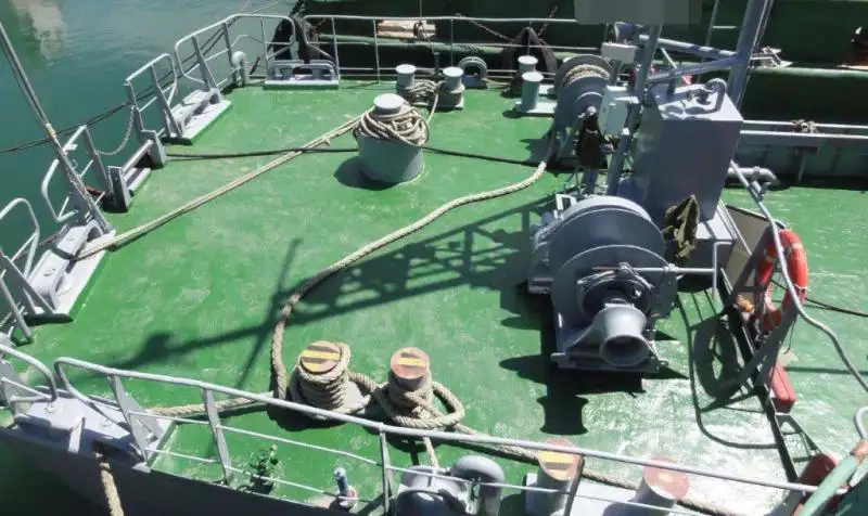 Navio de abastecimento à venda