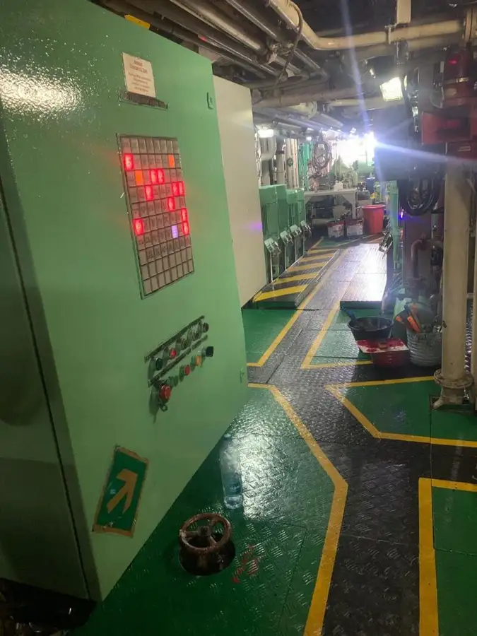Navio de abastecimento à venda