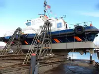 Barco de tripulação à venda