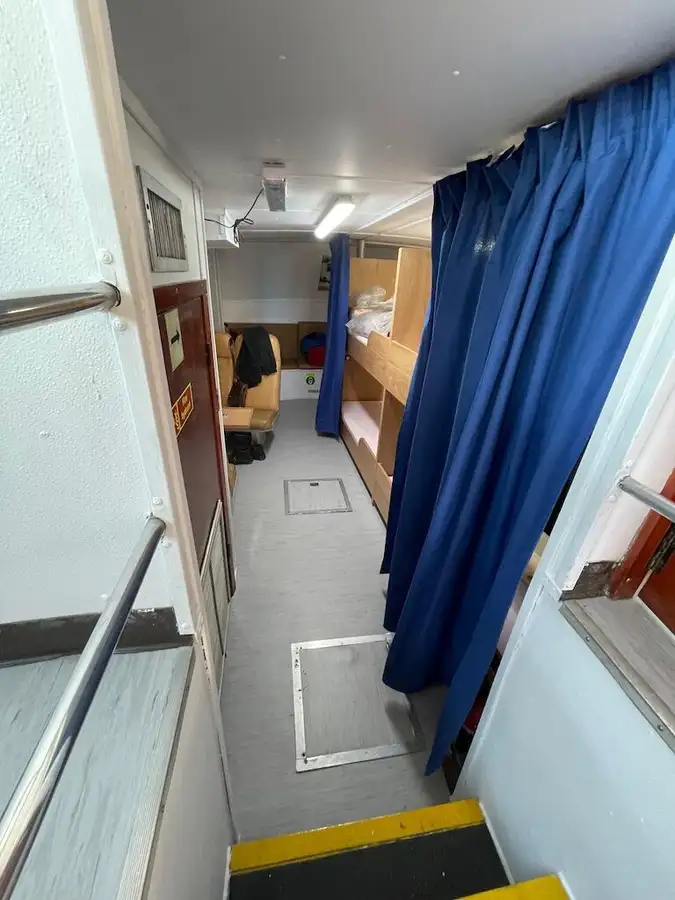 Navio porta-contêineres à venda