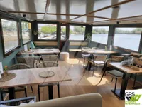 Navio restaurante à venda