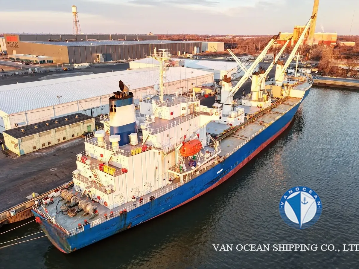 Navio frigorífico à venda