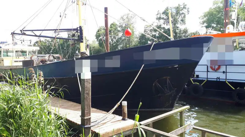Navio de pesca de arrasto à venda
