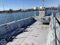 Balsa de desembarque, tanque à venda