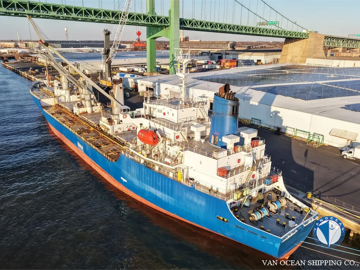 Navio frigorífico à venda