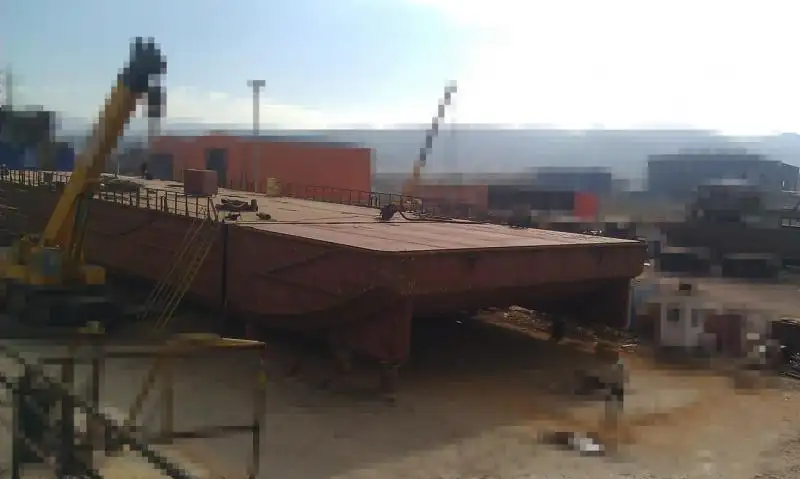 Barcaça à venda