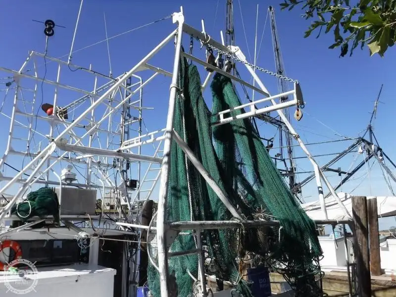 Navio de pesca de arrasto à venda