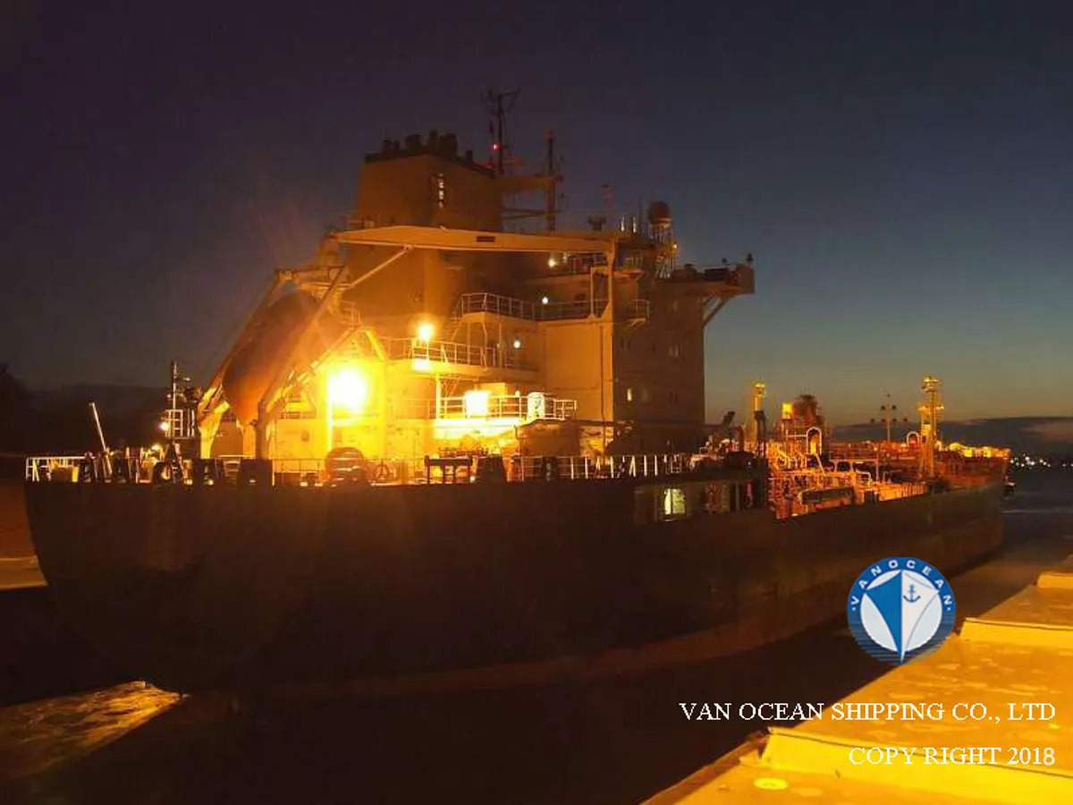 Navio-tanque de óleo/produtos químicos à venda