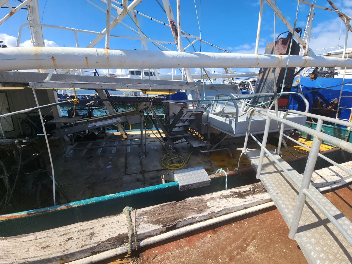 Navio de pesca de arrasto à venda