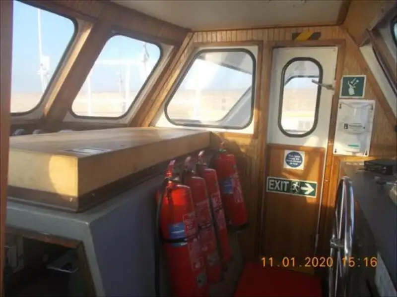 Barco de tripulação à venda