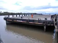 Barcaça à venda