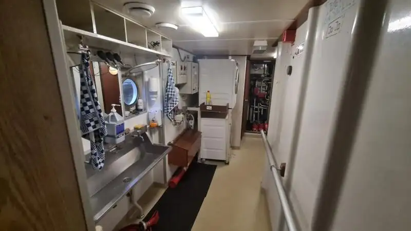 Navio de abastecimento à venda