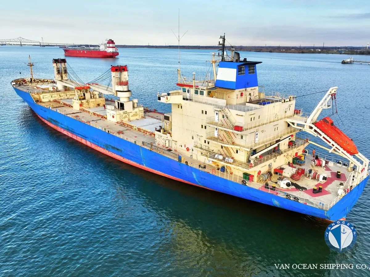 Navio frigorífico à venda