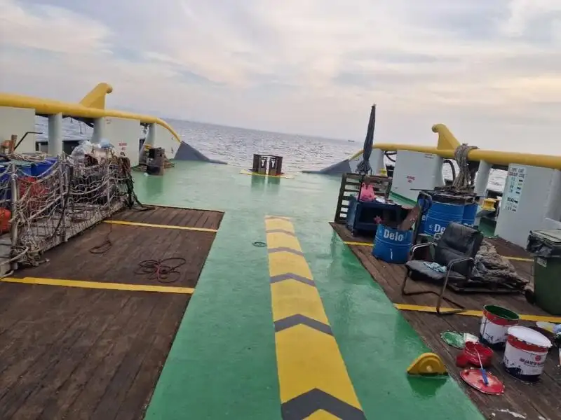 Navio de abastecimento à venda