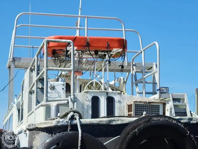 Barco de tripulação à venda
