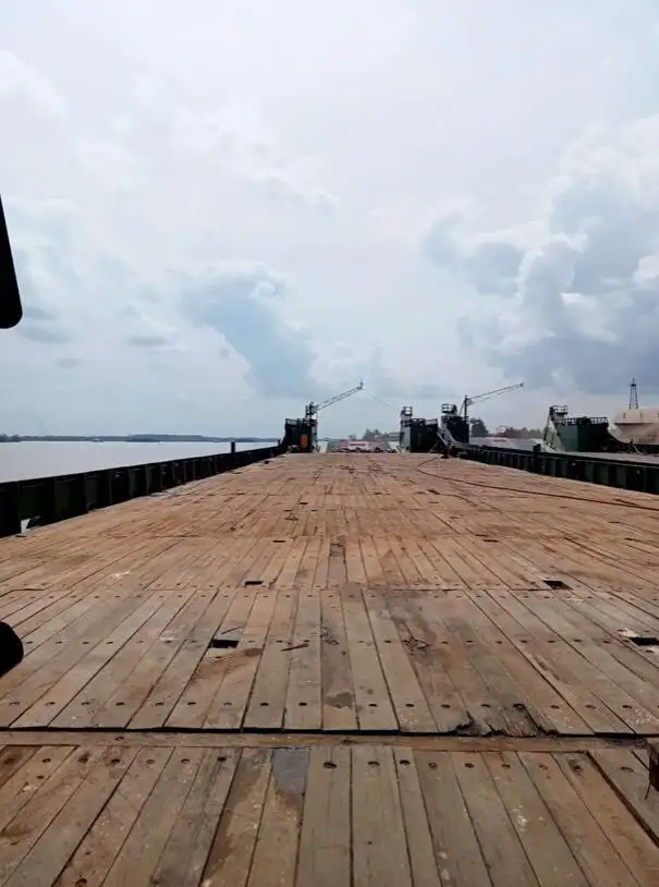 Balsa de desembarque, tanque à venda