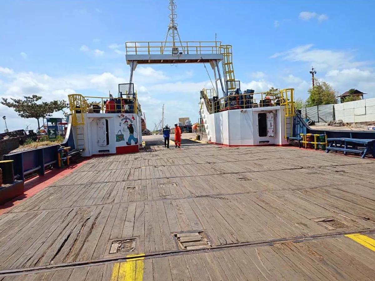 Balsa de desembarque, tanque à venda