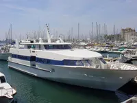 Navio de passageiros à venda
