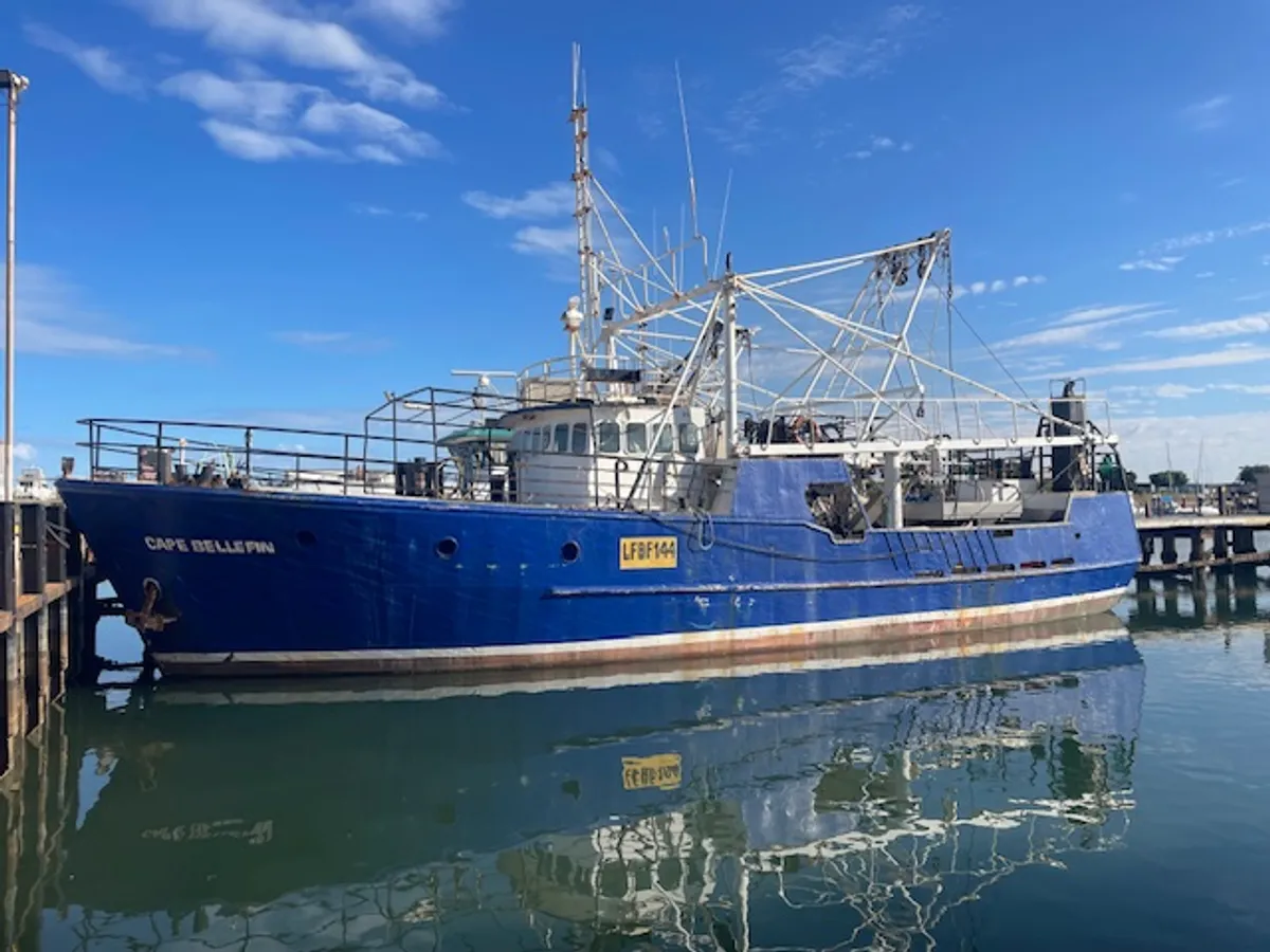 Navio de pesca de arrasto à venda