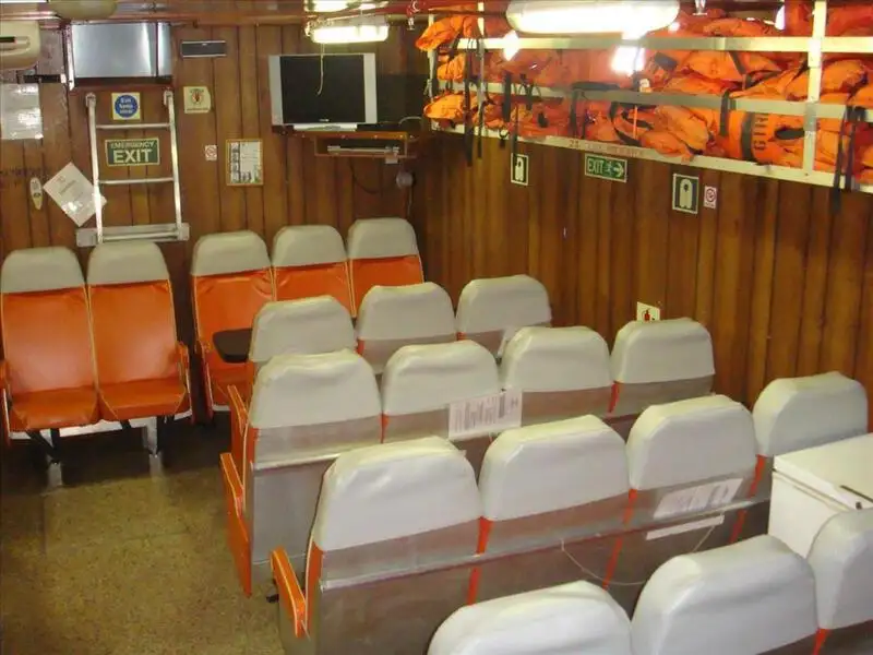Barco de tripulação à venda
