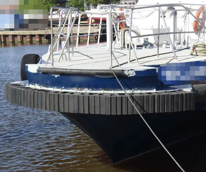 Barco de tripulação à venda
