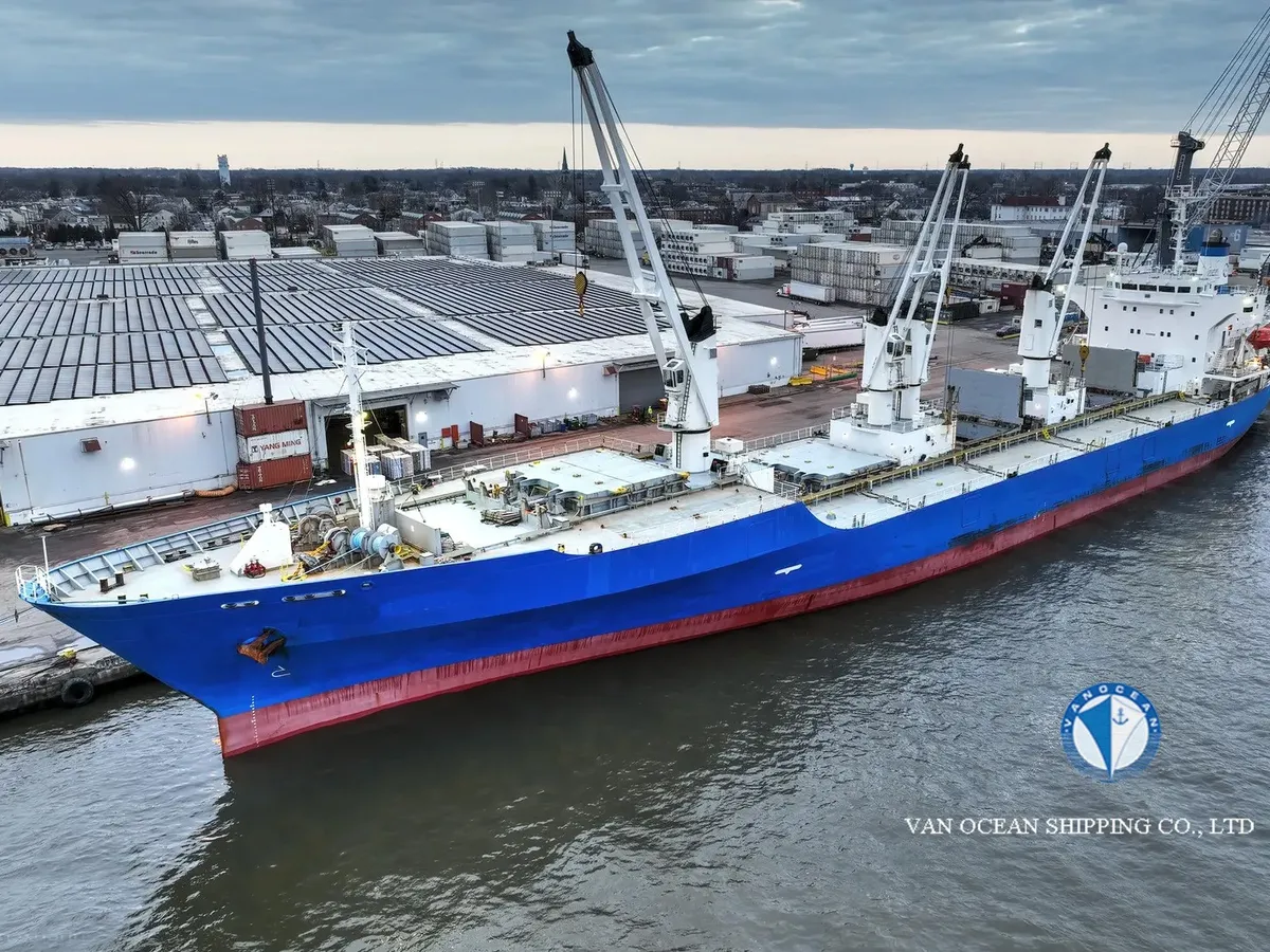 Navio frigorífico à venda