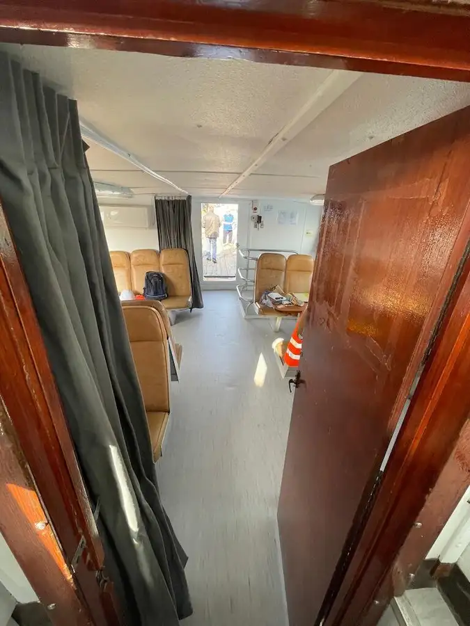 Navio porta-contêineres à venda