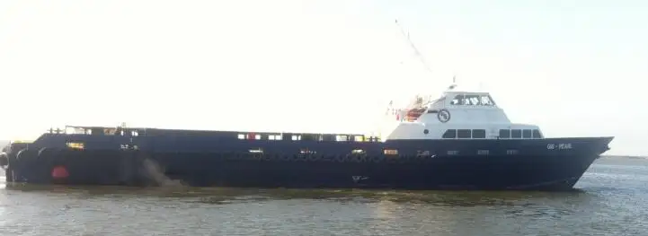 Barco de tripulação à venda