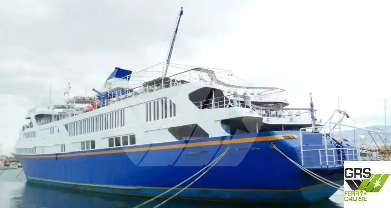 Navio de passageiros à venda