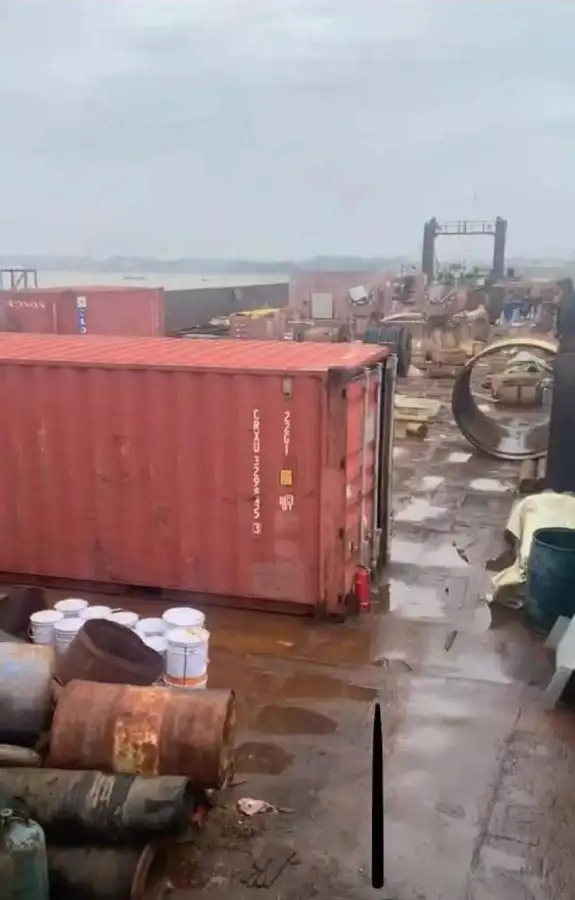 Barcaça à venda