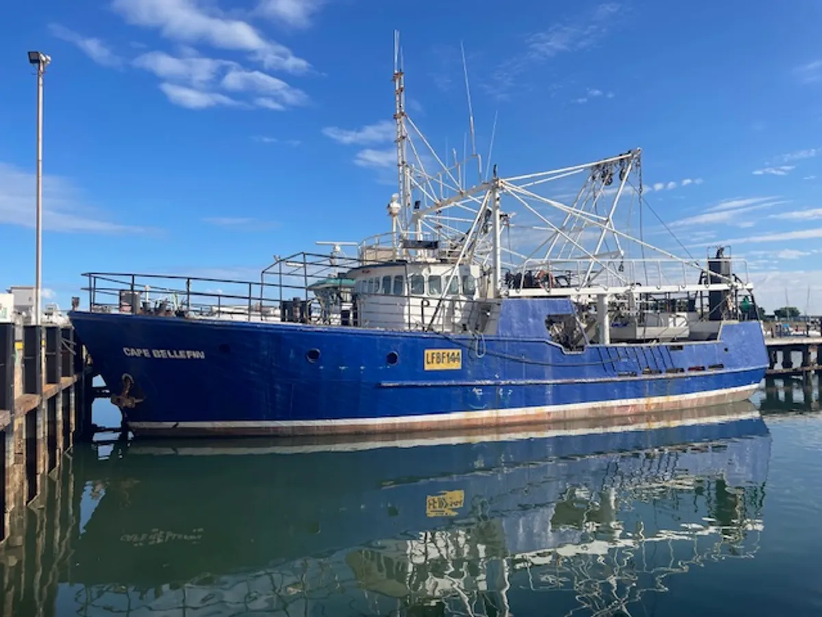 Navio de pesca de arrasto à venda