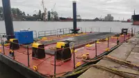 Barcaça à venda