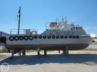 Barco de tripulação à venda