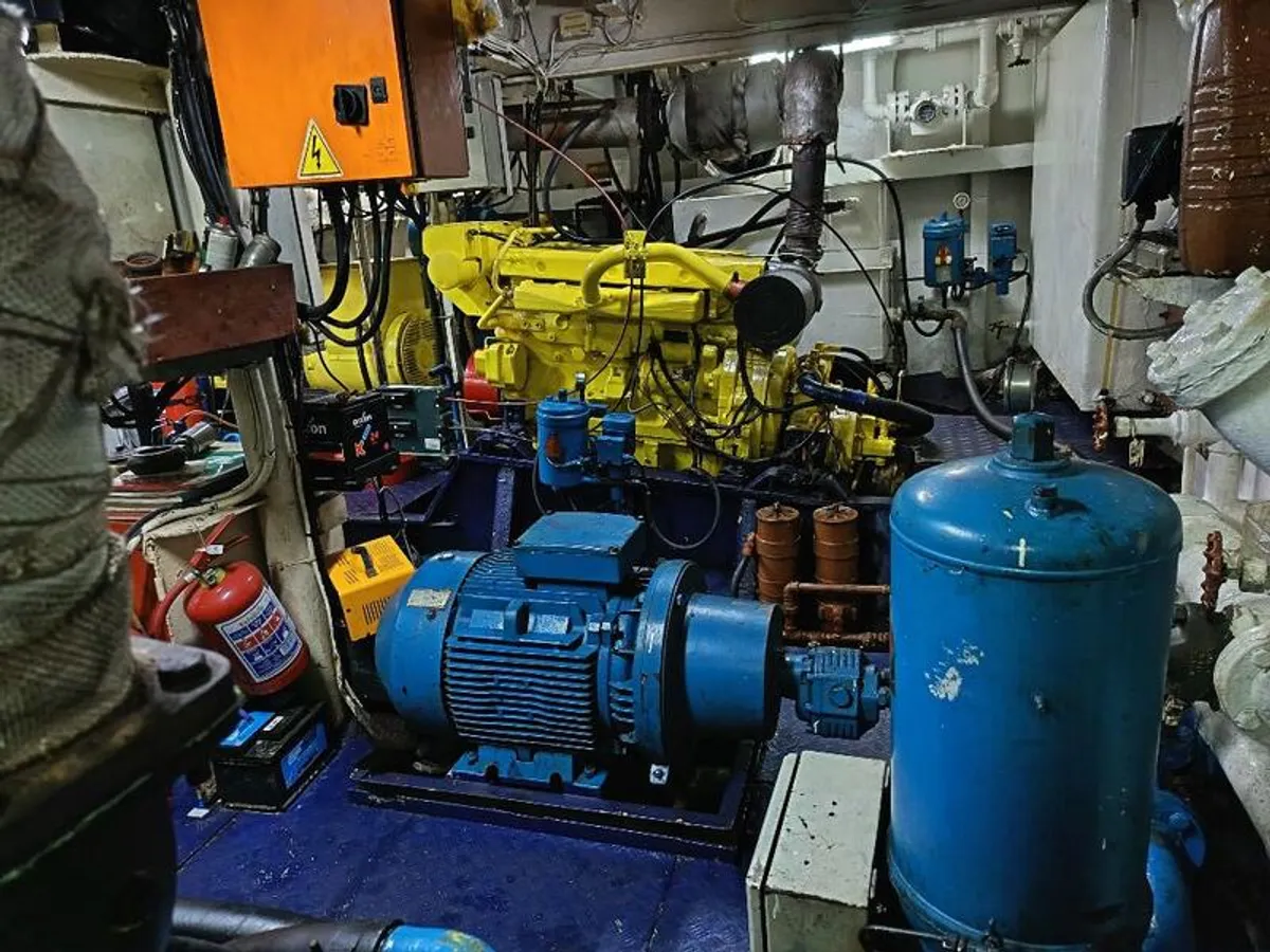 Navio de abastecimento à venda