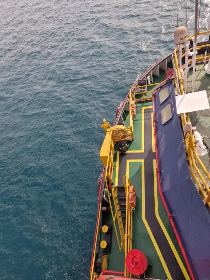Navio de abastecimento à venda