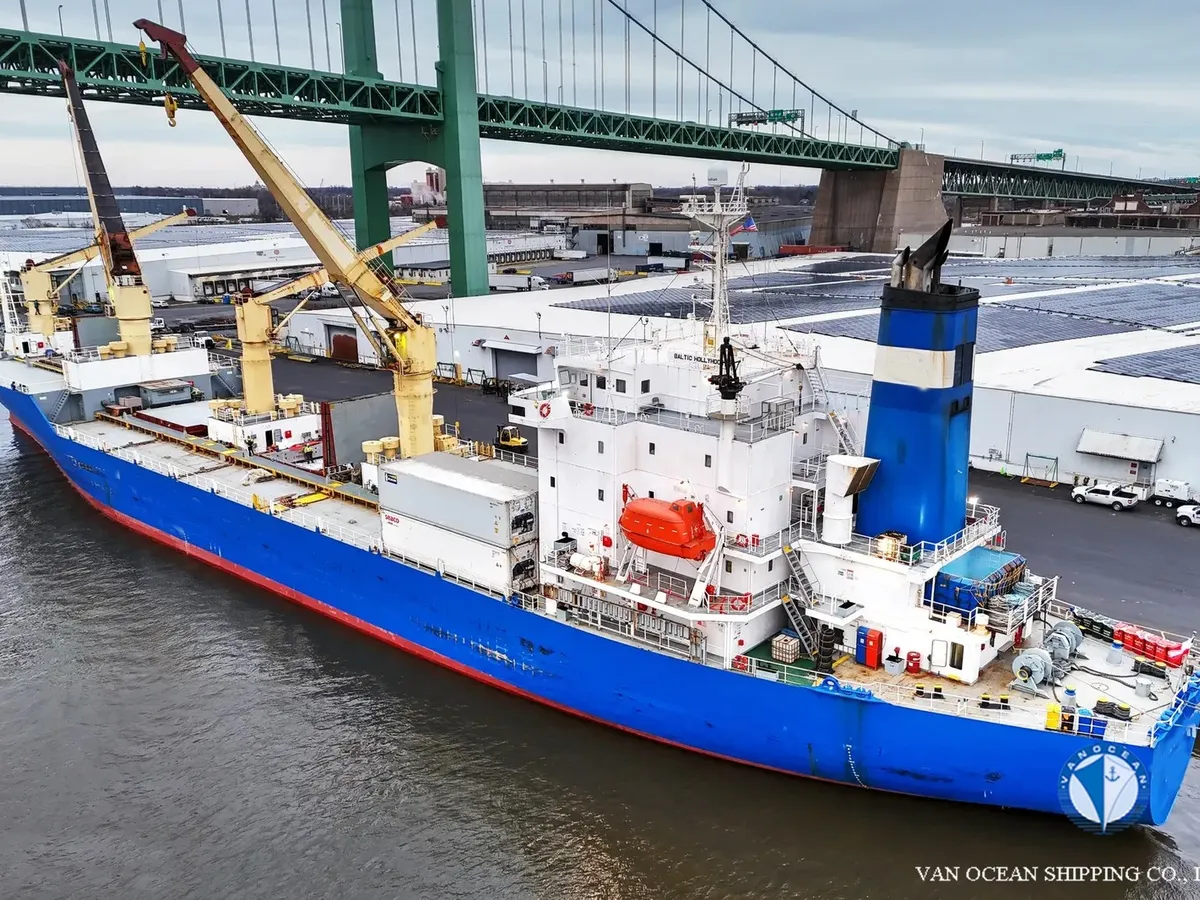 Navio frigorífico à venda