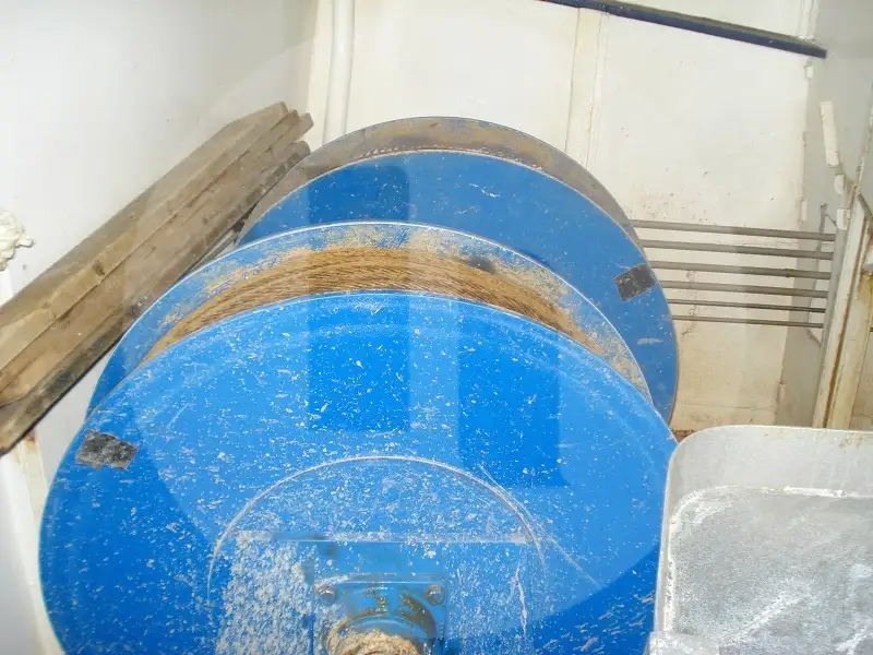 Navio transportador de peixes vivos à venda