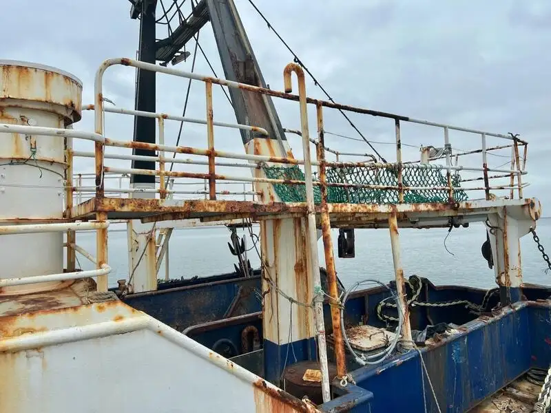 Navio de pesca de arrasto à venda