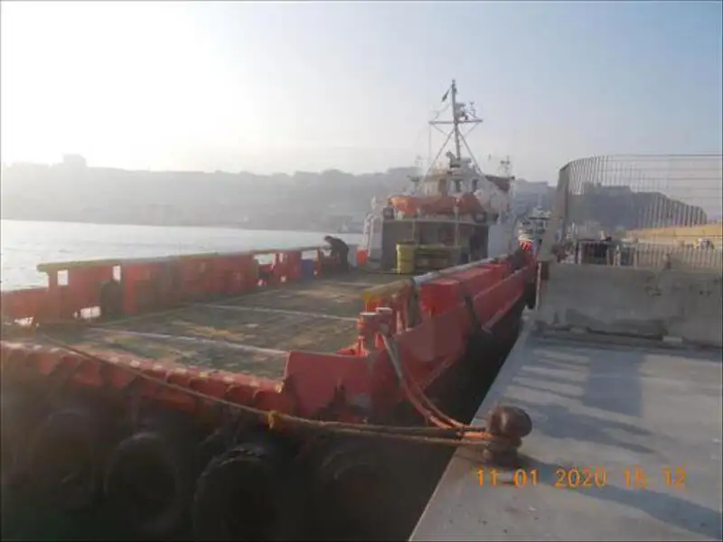 Barco de tripulação à venda