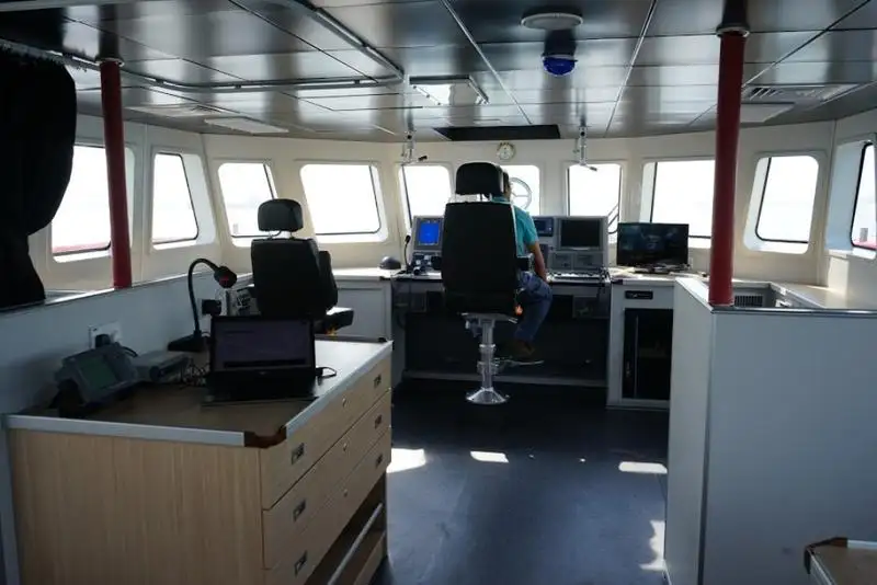 Barco de tripulação à venda