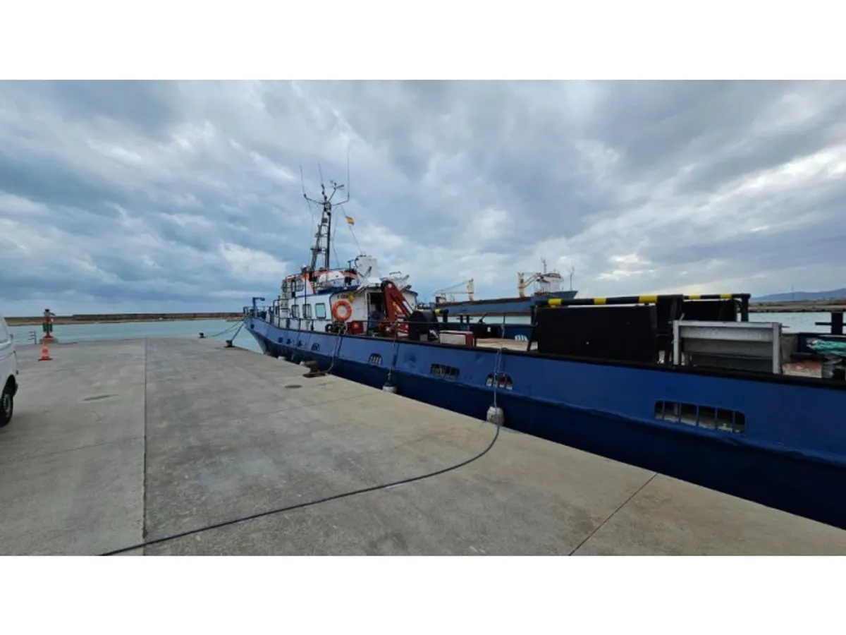 Barco de tripulação à venda