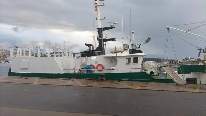 Navio de pesca de arrasto à venda