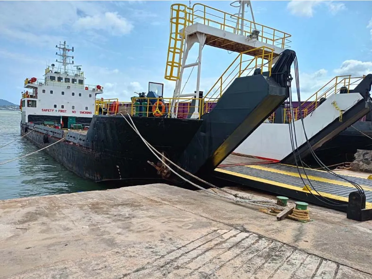 Balsa de desembarque, tanque à venda